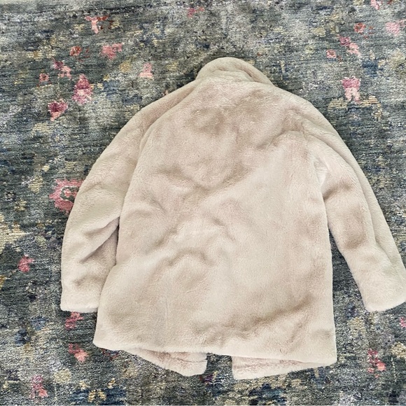 H&M cream faux fur snap button coat - Picture 3 of 3